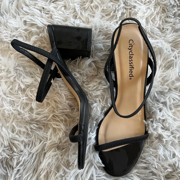 Black heels - Picture 1 of 3